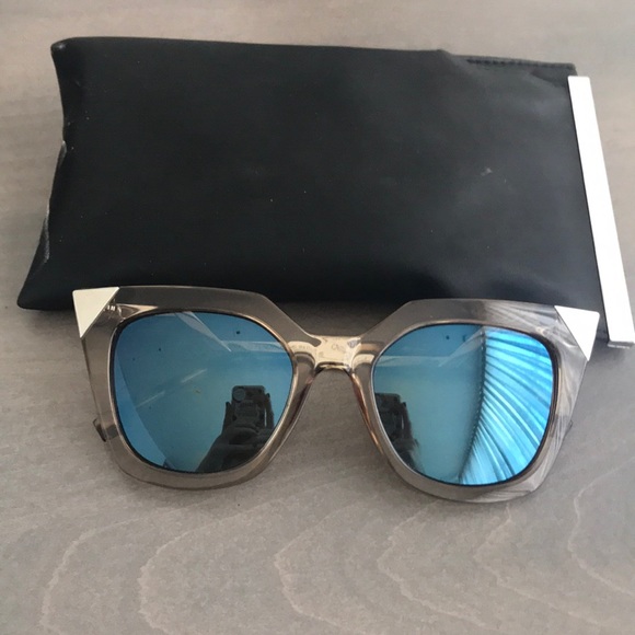 Authentic Fendi Cat eye sunglasses - Picture 4 of 6